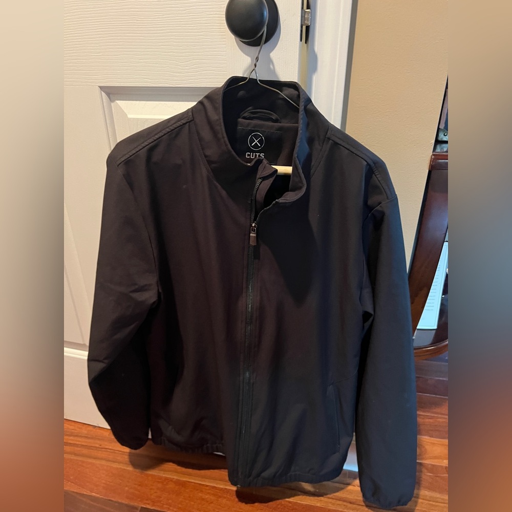 Cuts Clothing Men’s Lightweight Jacket, size Large in Black